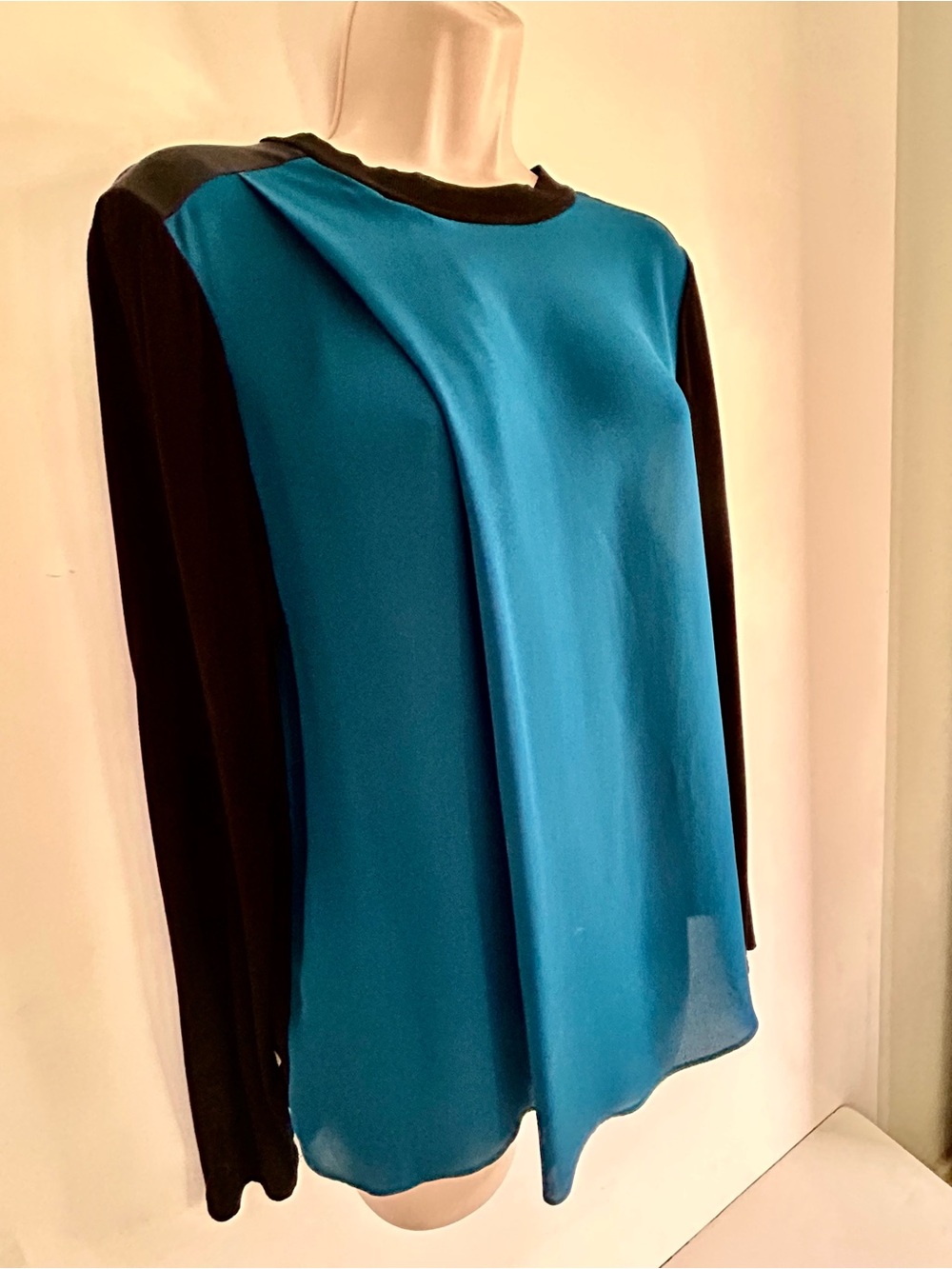 Carlisle Teal & Black Silk Crew neck Top, Long Sleeve, Front Pleat Sz 8 NWOT